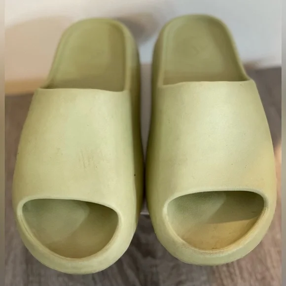 Yeezy | Shoes | Yeezy Slide Resin 222 Size 1 | Poshmark display picture 1